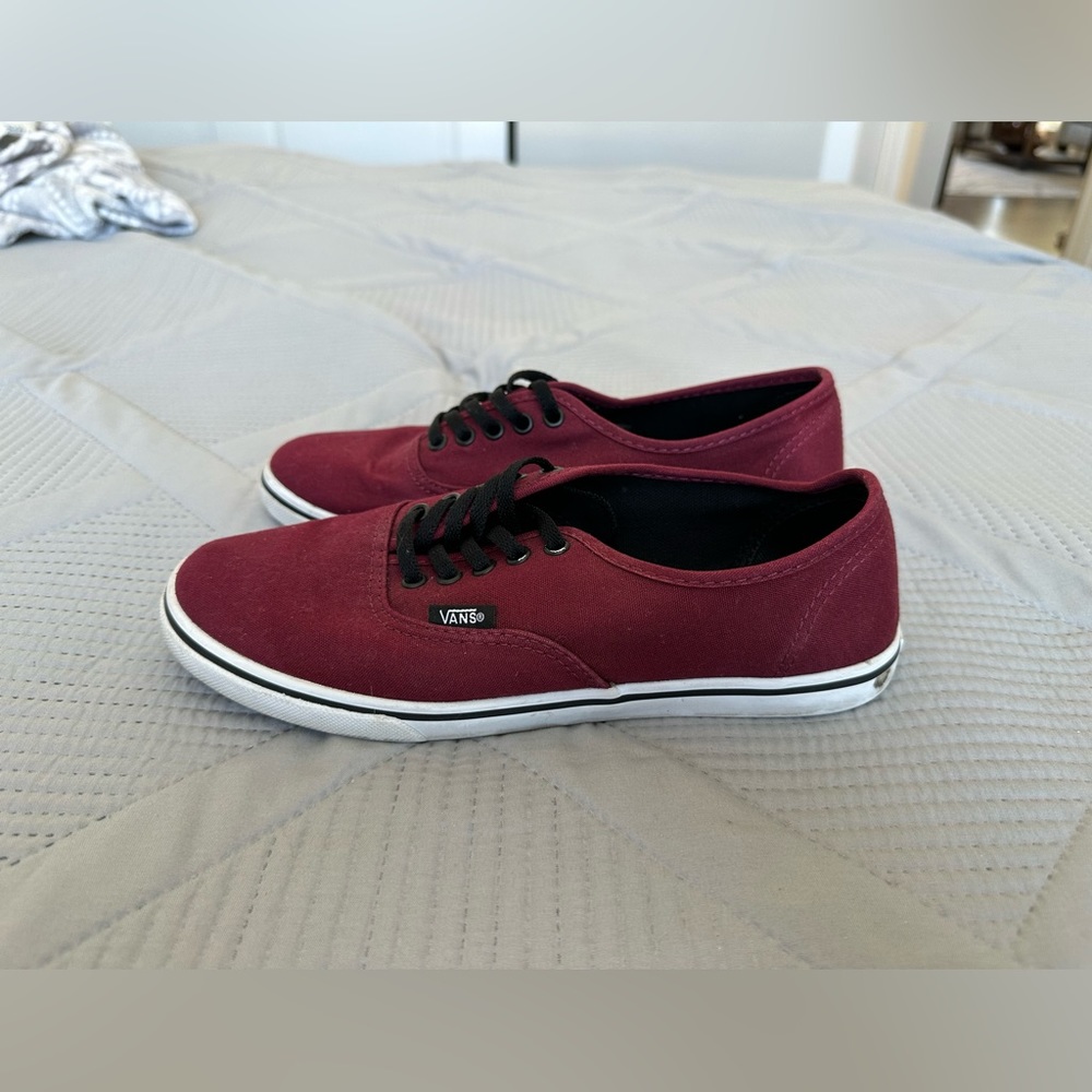 Vans Port Royale Classic Shoes - Mens 6.0/Womens 7.5 - Like new